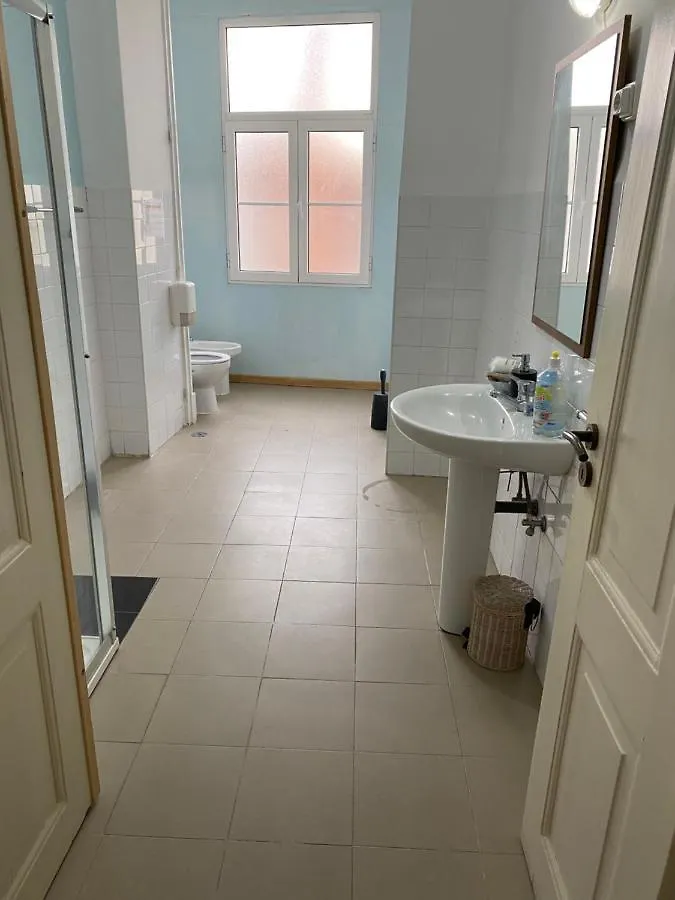 بيت ضيافة Nature Chiado 2- Cozy Little Double Room With Shared Bathroom Lisboa